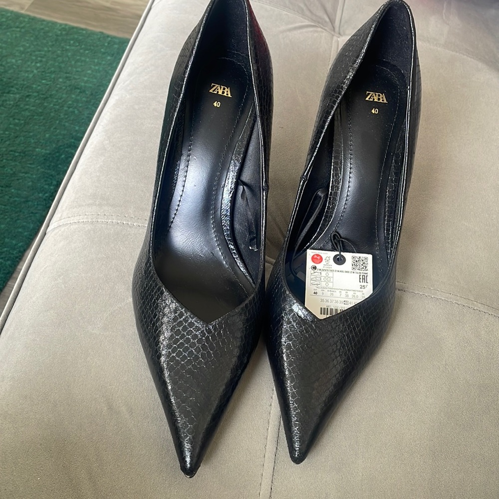 Zara leather black heels new with tags snake pattern